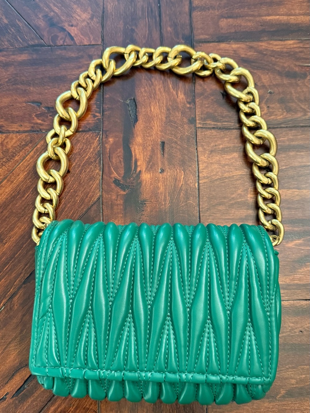 Emerald Quilted Shoulder Bag with Gold Chain Strap